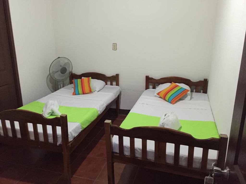 לאון Hostal El Jardin מראה חיצוני תמונה