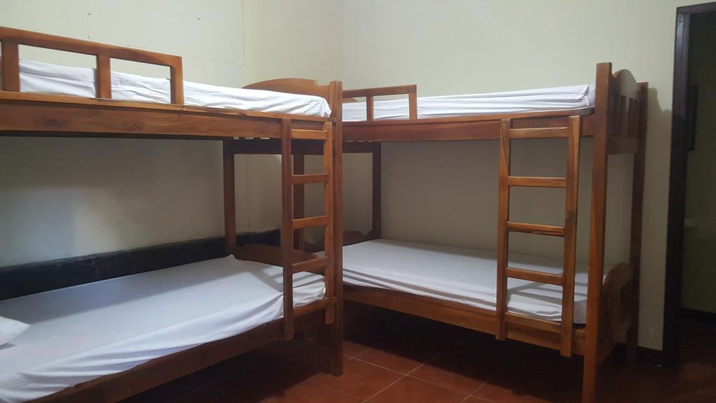 לאון Hostal El Jardin מראה חיצוני תמונה