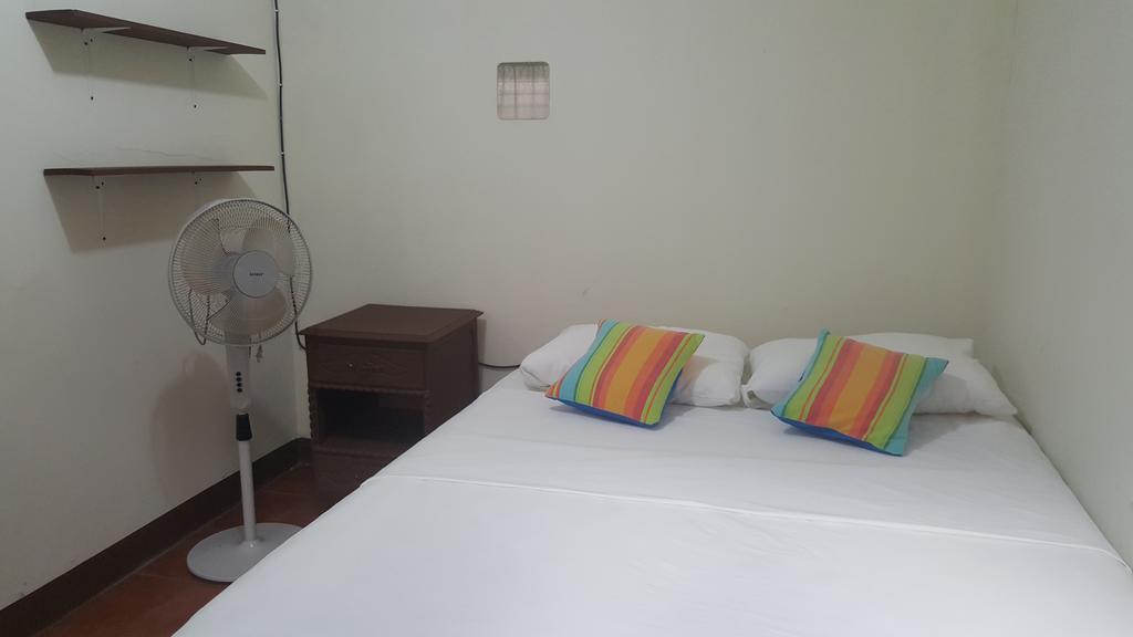 לאון Hostal El Jardin מראה חיצוני תמונה