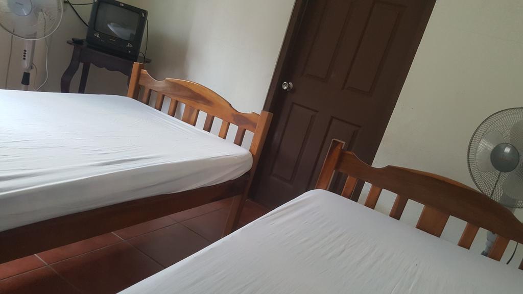 לאון Hostal El Jardin מראה חיצוני תמונה
