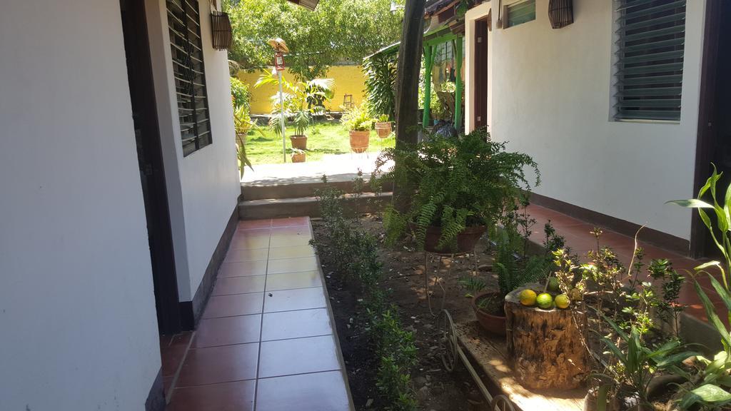 לאון Hostal El Jardin מראה חיצוני תמונה
