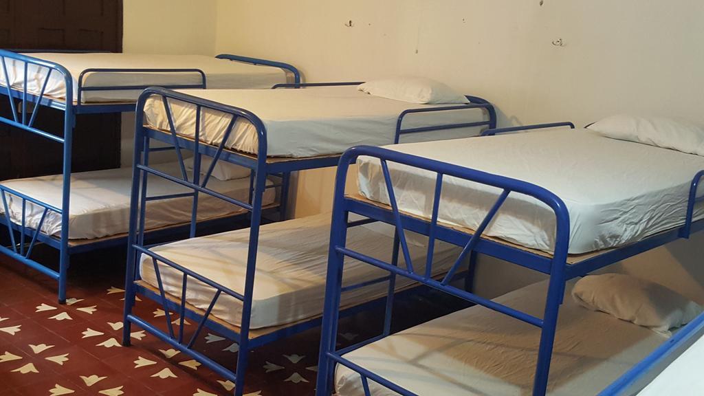 לאון Hostal El Jardin מראה חיצוני תמונה