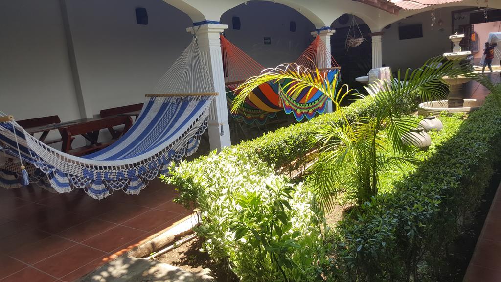 לאון Hostal El Jardin מראה חיצוני תמונה