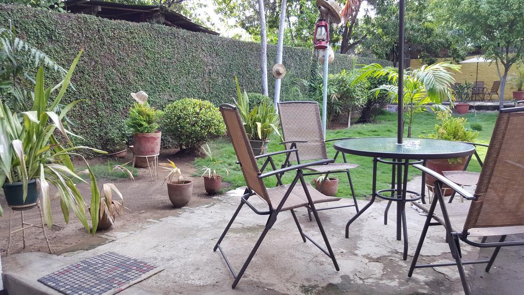 לאון Hostal El Jardin מראה חיצוני תמונה