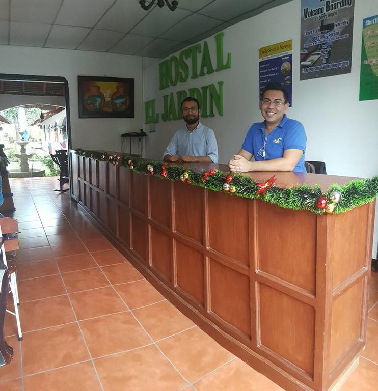 לאון Hostal El Jardin מראה חיצוני תמונה