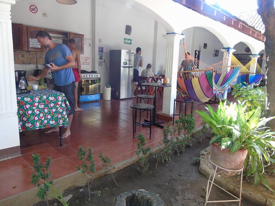 לאון Hostal El Jardin מראה חיצוני תמונה